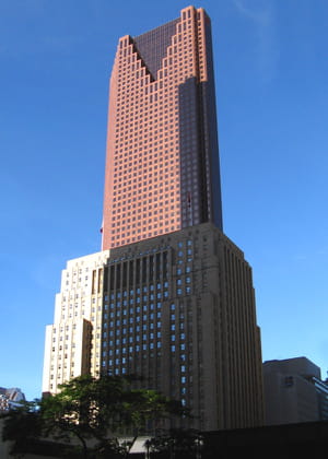 cette tour de 275 mètres à toronto sert de siège social à la banque scotia.