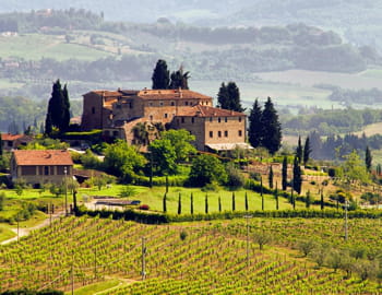 une vue de la campagne toscane.
