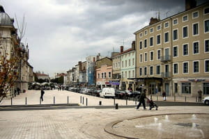 une vue de bourg-en-bresse, dans l'ain.
