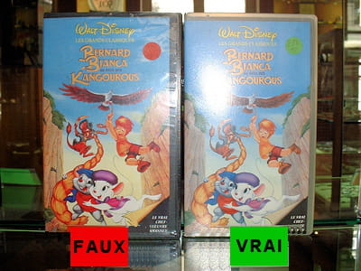une cassette vidéo et sa contrefaçon.