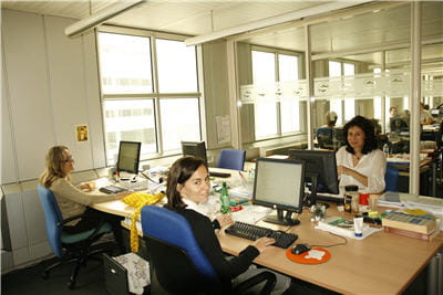 les équipes linguistiques au travail
