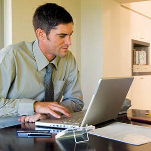 travailler de chez soi évite de s'ennuyer au travail.