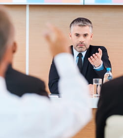 posez une question pour solliciter l'attention de l'auditoire.