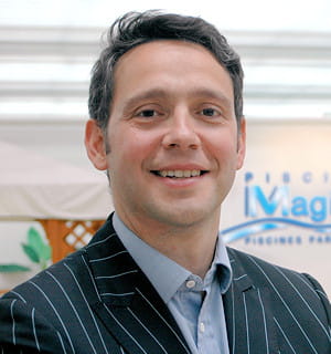 laurent ostrowki est le pdg de magiline, un fabricant de piscines.