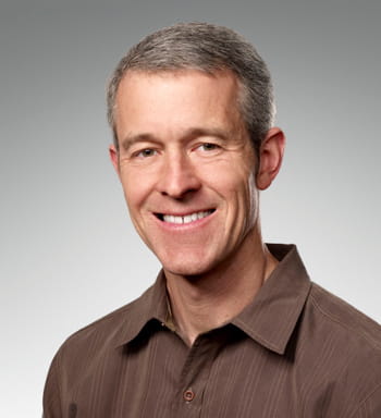 jeffrey e. williams est vice-président en charge des opérations chez apple.
