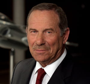 charles edelstenne préside dassault aviation et dassault systèmes.