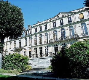 une vue de l'école des mines.
