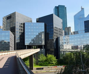 découvrez les grands groupes recrutent.