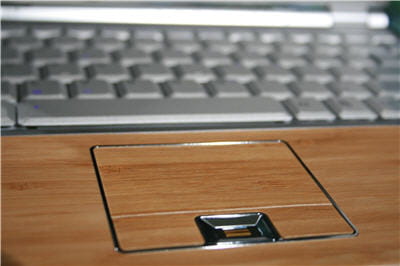 même le touchpad semble en bois