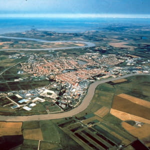 une vue aérienne de rochefort.