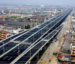en 1999, la chine ne comptait que 10 000 kilomètres d'autoroutes.