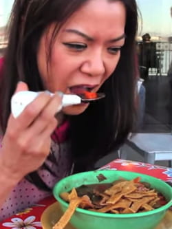 votre repas ne se retrouvera plus sur vos genoux.