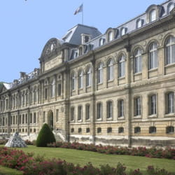 le musée de la céramique de sèvres, dans les hauts-de-seine.