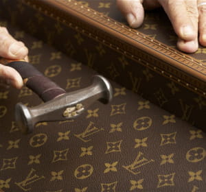 louis vuitton reste à la seizième place.