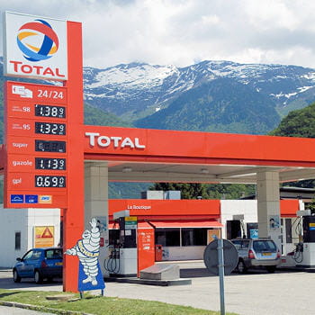 une station total dans les alpes.