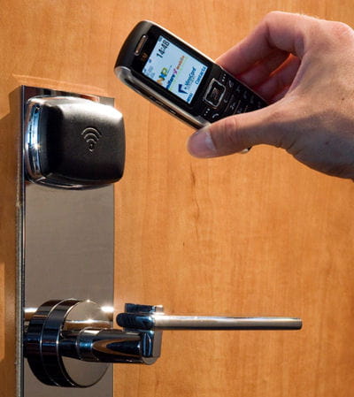 l'ouverture de porte au téléphone portable.