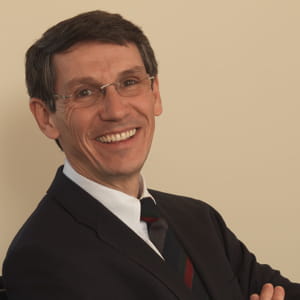 hubert sagnières, directeur général délégué d'essilor.