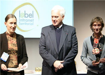 claire girard et anne grellier du conseil général du calvados reçoivent des