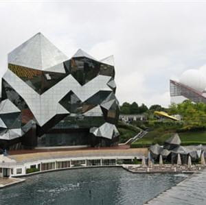 le futuroscope de poitiers.