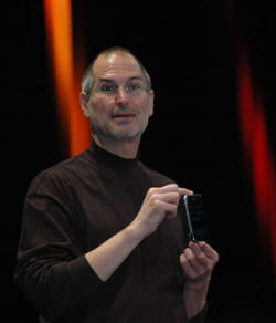 l'esprit commercial de steve jobs a permis de créer apple.