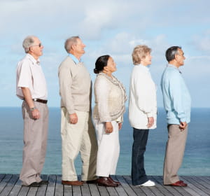 en 2050, le monde comptera trois fois plus de personnes âgées qu'en 2000.