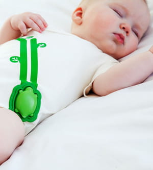 le capteur mimo surveille les mouvements du bébé.