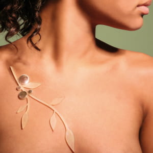 philips met au point des bijoux et tatouages qui réagissent à nos émotions.