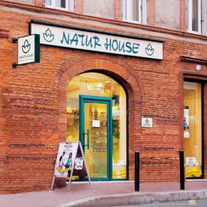 la façade d'un magasin naturhouse.