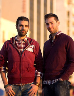 les cofondateurs d'evil window dog, stelios petrakis et petros douvantzis.