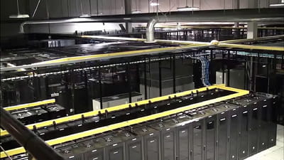 intérieur d'un centre de données de ragingwire. twitter loue de l'espace à ce