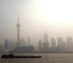 shangaï dans un nuage de pollution.