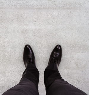il faut une cassure au niveau de la chaussure.
