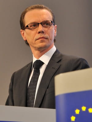 algirdas semeta, commissaire européen à la fiscalité et à l'union douanière.