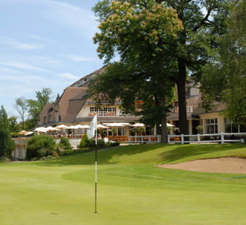 très privé, le golf de saint-cloud est réservé aux membres et à leurs invités.