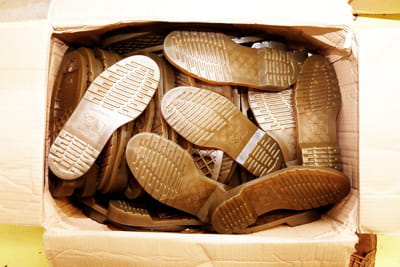 un stock de la fameuse semelle à coussin d'air.