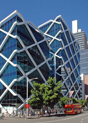 l'immeuble de la banque macquarie, à sydney, accueille un atrium géant à