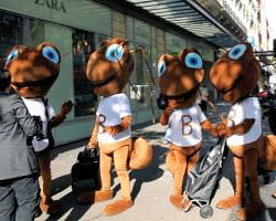 les fourmis de letsbuyit.com sur le boulevard haussmann