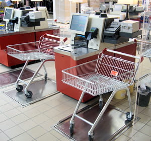 plus besoin de décharger son chariot avec ces caisses automatiques d'un nouveau