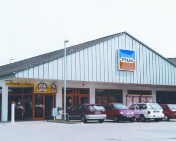 les magasins plus font partie du groupe tengelmann.