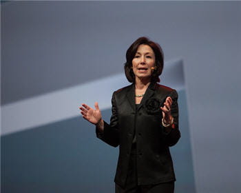 safra catz vient d'être nommée co-ceo d'oracle, aux côtés de mark hurd.