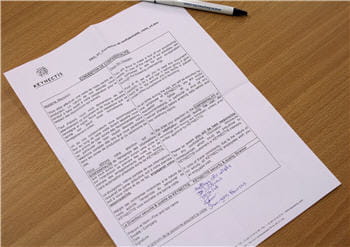 les visiteurs soumis à la signature d'un accord de confidentialité.
