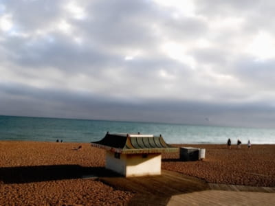 une plage anglaise, à brighton.