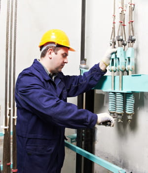le facility manager gère les interventions liées à la maintenance d'un immeuble,