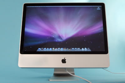 l'imac 24 pouces, dans sa coque en aluminium brossé