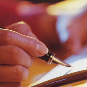 il va tout mettre en oeuvre pour parvenir à convaincre des mécènes de lui signer