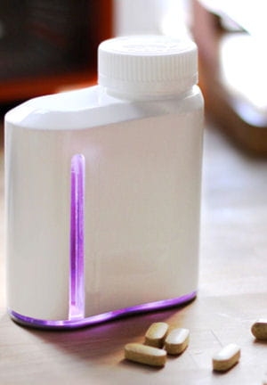la smart pill bottle rappelle aux patients de prendre leurs médicaments.
