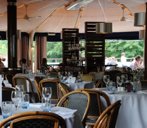 découvrez l'univers maritime du river café.