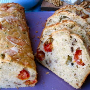 cake aux tomates cerises, noix et gorgonzola