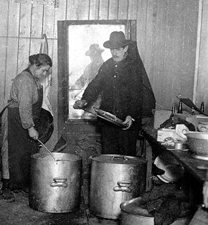 soupe populaire pour chômeurs à ivry, en 1934.