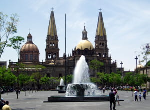 la métropole de guadalajara compte 4,3 millions d'habitants.